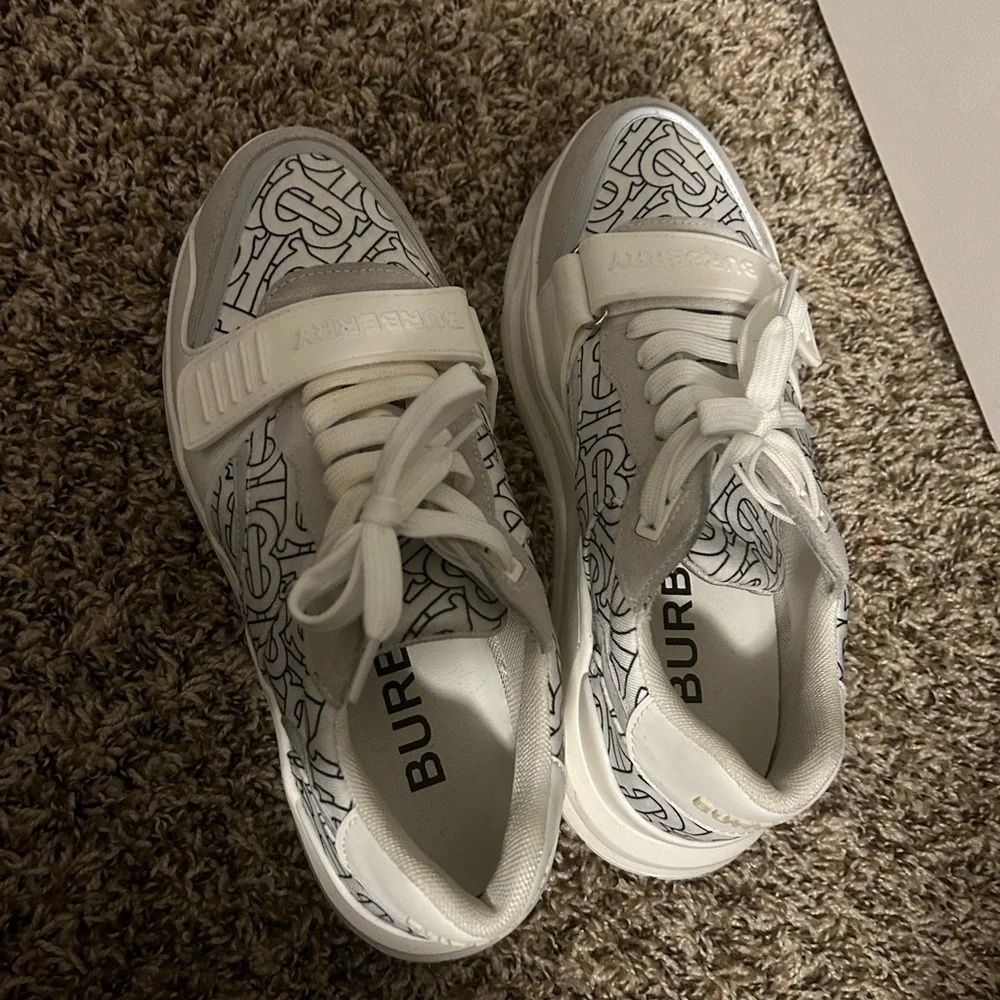 Burberry Ramsey Sneakers - Picture 2 of 6